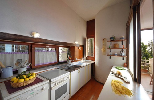 Laurito Villa | My Rental Homes - Villa Valeria with direct access to the beach of Laurito