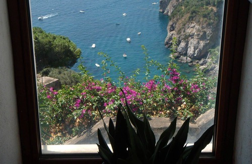 Laurito Villa | My Rental Homes - Villa Valeria with direct access to the beach of Laurito