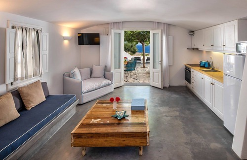 Kamari Villa | My Rental Homes - Villa Vorias with swimming pool. 1 bedroom; 4 guests