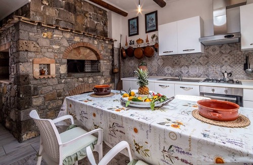 Colli di Fontanelle House | My Rental Homes - Casa Kim with sea view, hot tub and terrace with the barbeque