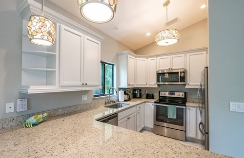 Safety Harbor Club House | My Sea Shack~ 1 minute to beach, SH Club access, golf cart