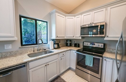 Safety Harbor Club House | My Sea Shack~ 1 minute to beach, SH Club access, golf cart