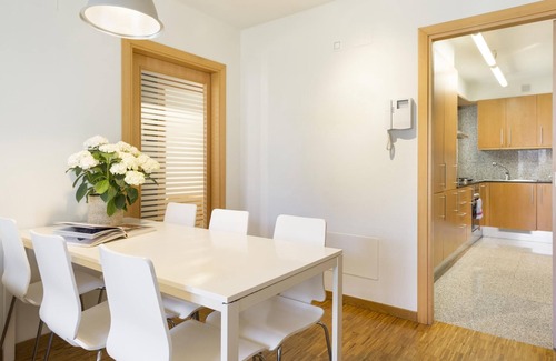 Sant Gervasi Apartment | My Space Barcelona 16 Apart. has 94 people and optional parking in Barcelona