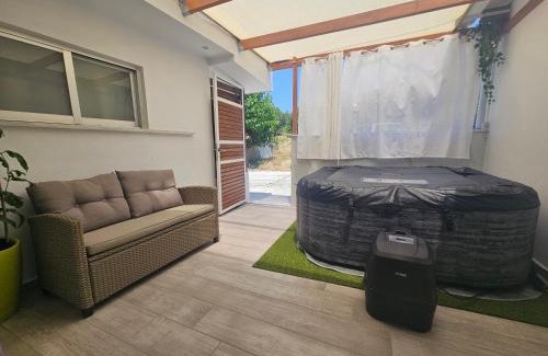 Kremasti Apartment | My Summerhouse with jacuzzi