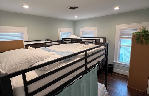 Midtown Hostel | MyCrib Houston Hostel
