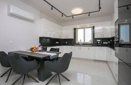 Kissonerga Villa | MyCyprusStay - Jo’s Sunny Sea View Villa