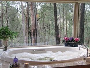 Healesville Bed & Breakfast | Myers Creek Cascades Luxury Cottages