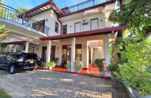 Bandaragama Villa | MYH - Lake Front Pvt Villa with Staff and Includes FREE Breakfast of your choice