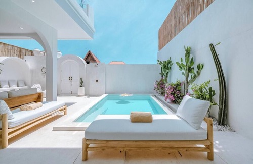 Batu Bolong House | "Mykonian" Concept - Luxurious 3BR Canggu Beach