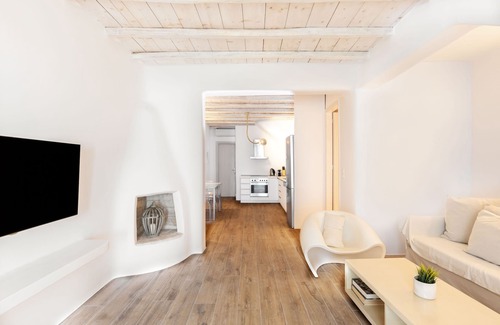 Kanalia Villa | Mykonos Actor’s Villa. 2 bedrooms, private mini-pool