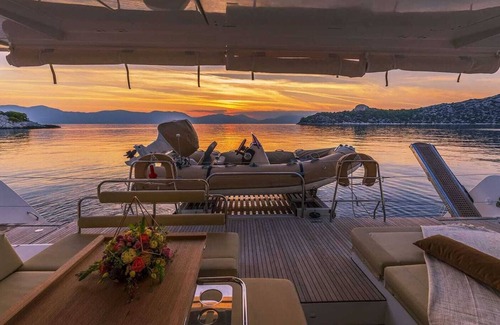 Kalafatis Boat Rental | Mykonos Catamaran - Catamaran in Mykonos - Flo 52 by Fantasia Villas