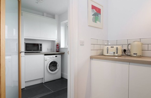 Pendeen House | MYLES VIEW, pet friendly, country holiday cottage in Pendeen