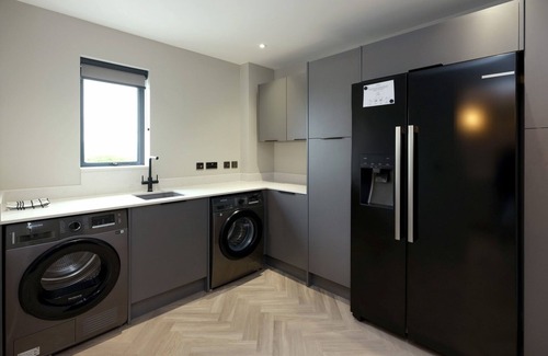 Blackburn Cottage | MYLSTONE HOUSE, family friendly, with hot tub in Langho, Lancashire