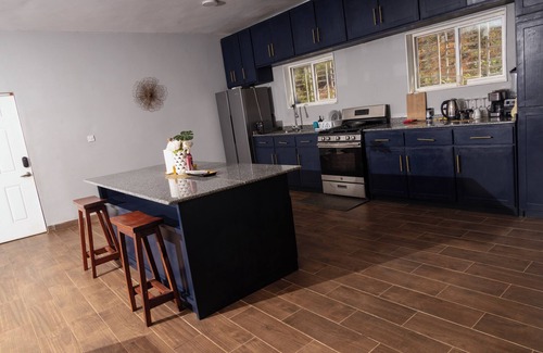 Freetown Apartment | Myneya Views - 3 bed 2 bathroom serviced apartment