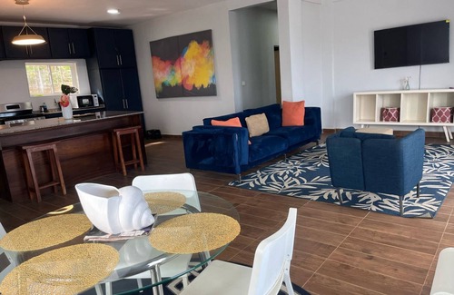 Freetown Apartment | Myneya Views - 3 bed 2 bathroom serviced apartment