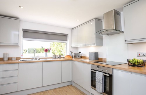 Llanfairpwllgwyngyll House | MYNYDD MWYN, family friendly, with hot tub in Llanfairpwllgwyngyll