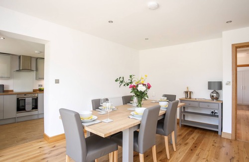 Llanfairpwllgwyngyll House | MYNYDD MWYN, family friendly, with hot tub in Llanfairpwllgwyngyll