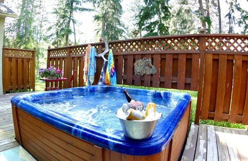 Southeast Kelowna House | Myra Park Bike Hike—Rural Retreat