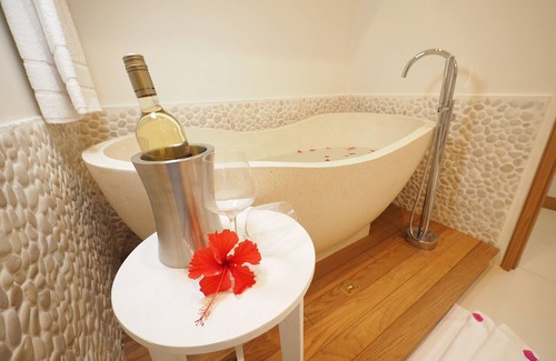 Cap Malheureux Hotel | Myra Seafront Suites with Lov