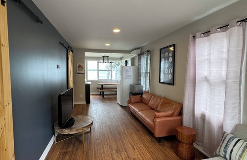 Lindsay Cottage | Myriad Fins Cottage and Marina