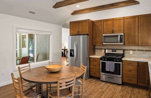 Southside House | Myrinn – Downtown Retreat w/Sauna Near NAU