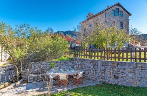 Fokiano House | MYRTILO TRADITIONAL STONE HOUSE !