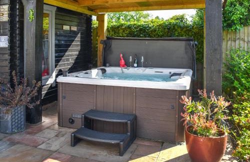 Repps with Bastwick House | Myrtle Cottage