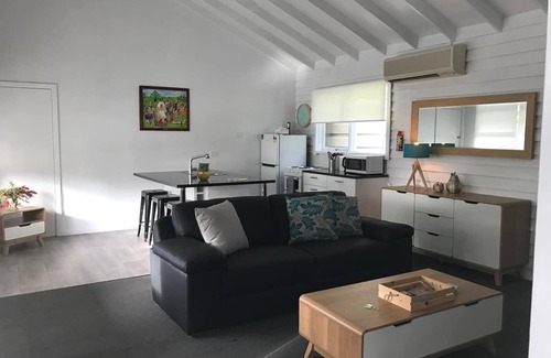 Wollombi Cottage | "Myrtle Cottage Residence"
