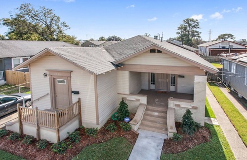 Gentilly Terrace House | MYRTLE ST MANOR 3BR/2BA SLEEPS 6!