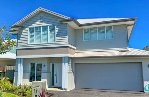 Catherine Hill Bay House | Mysig by the Bay - Modern home short walk to beach