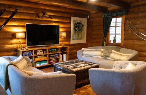 Orkelljunga Municipality House | Mysig timmerhus i skogen med privat bastu nära sjön