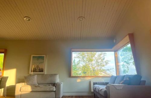 Ytterbystrand House | Mysigt sommarhus med havsutsikt och bastu