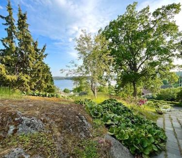 Ytterbystrand House | Mysigt sommarhus med havsutsikt och bastu