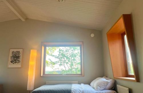 Ytterbystrand House | Mysigt sommarhus med havsutsikt och bastu