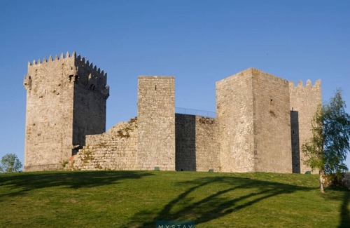 Montalegre e Padroso House | MyStay - Casa Miná | Double Balcony Castle View