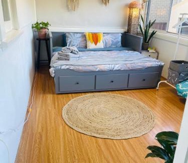 Wentworthville House | Mystic Gardens with private entrance and bathroom