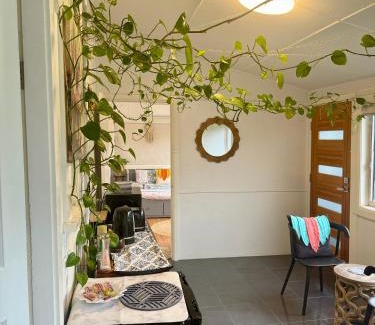 Wentworthville House | Mystic Gardens with private entrance and bathroom
