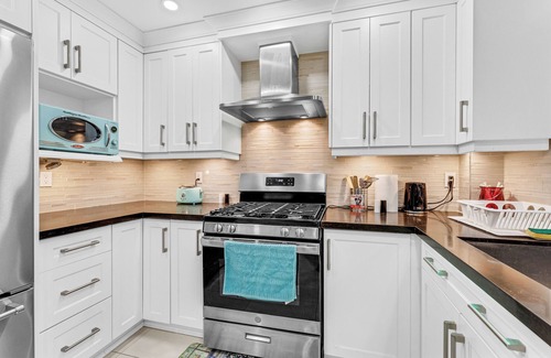Mississauga House | Mystic Mansion in Mississauga w/Party Rm Sleeps 10