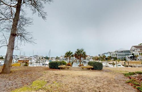 St. James Apartment | Mystic Marina, 204A