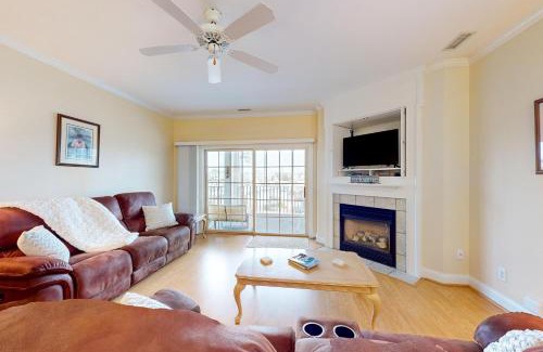 St. James Apartment | Mystic Marina, 204B