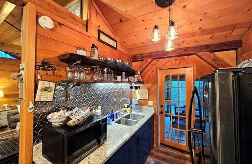 Sautee Nacoochee Cabin | Mystic Moonlight - Charming cabin with WiFi and AC in lovely Sautee Nacoochee