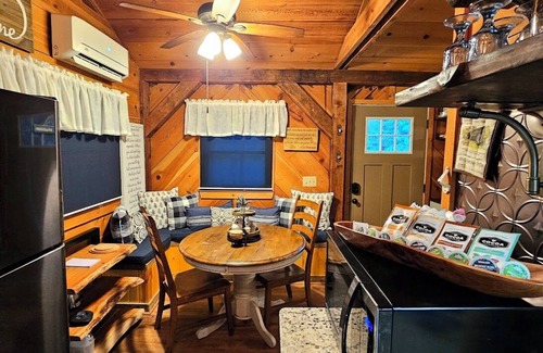 Sautee Nacoochee Cabin | Mystic Moonlight - Charming cabin with WiFi and AC in lovely Sautee Nacoochee