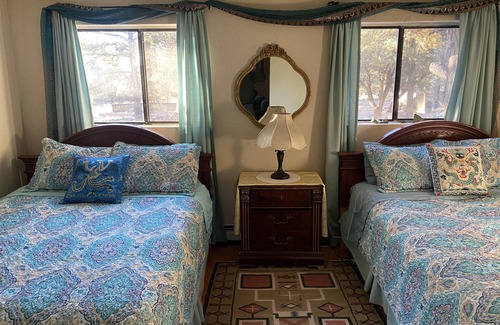 Baca Grande Bed & Breakfast | Mystic Mountain Retreat House, Shekina 5 rooms 8 beds