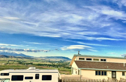 Livingston House | Mystic Mountain RV. 3 Nite min & is a Sationery Rental (NO driving).