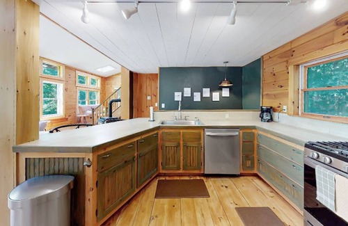 Greenville House | Mystic Nights (Direct ITS Trail Access with Private Water Frontage)