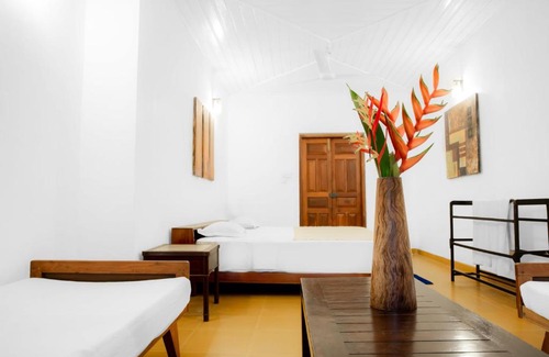 Panadura Bed & Breakfast | Mystic Riverfront Bungalow