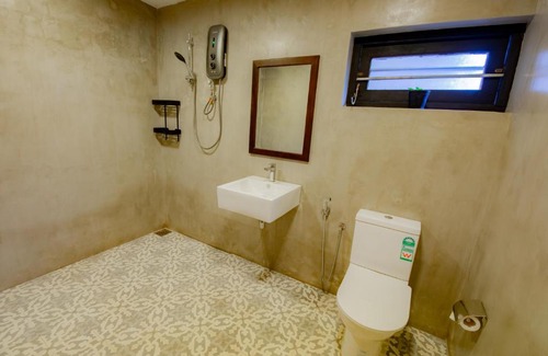 Panadura Bed & Breakfast | Mystic Riverfront Bungalow