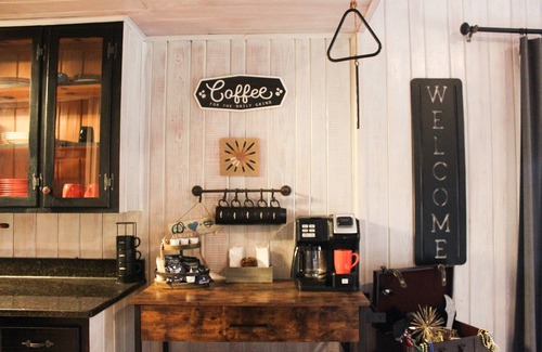 Raccoon Ridge Cabin | Mystical River Cabin | Themed Rooms & Hot Tub