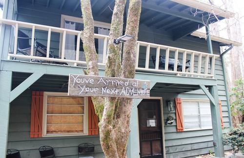 Raccoon Ridge Cabin | Mystical River Cabin | Themed Rooms & Hot Tub