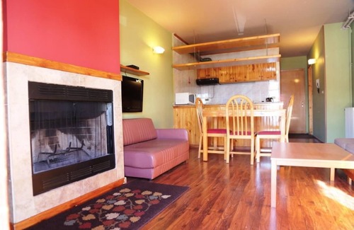 Kfardebian Apartment | MzaarViews Chalets